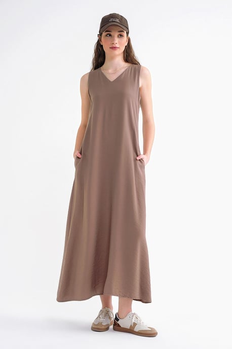 Ärmelloses Maxi-Kleid mit V-Ausschnitt und Taschen - Image 2