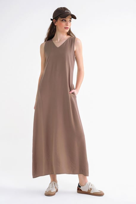Ärmelloses Maxi-Kleid mit V-Ausschnitt und Taschen - Image 4