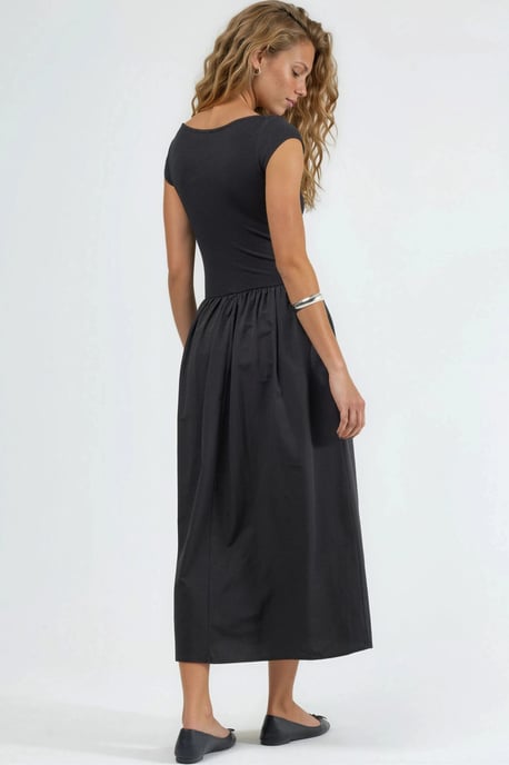Lässiges Midi-Kleid mit Rundhalsausschnitt - Image 3