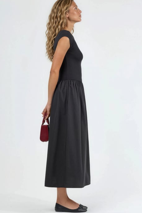 Lässiges Midi-Kleid mit Rundhalsausschnitt - Image 4