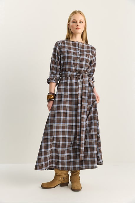 Karierte Midi-Kleid mit Gürtel - Image 4