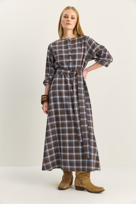Karierte Midi-Kleid mit Gürtel - Image 5