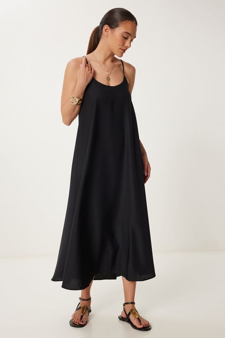 Lässiges Midi-Kleid mit U-Ausschnitt - Image 3