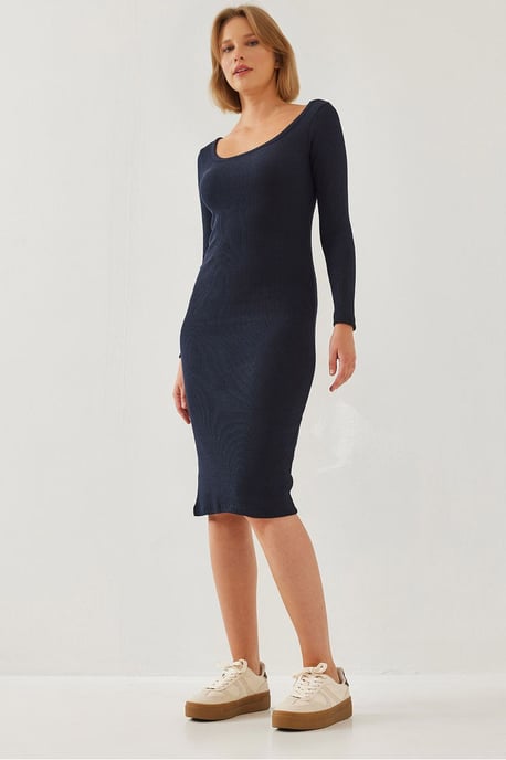 Strukturiertes Ripp-Midikleid mit quadratischem Kragen - Image 1