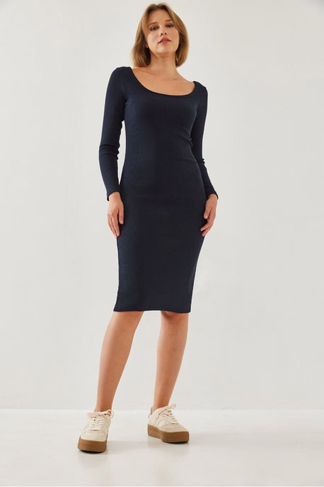 Strukturiertes Ripp-Midikleid mit quadratischem Kragen - Image 2