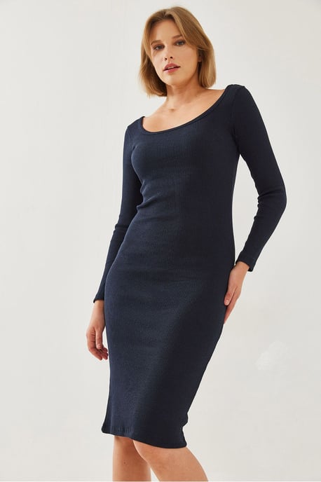 Strukturiertes Ripp-Midikleid mit quadratischem Kragen - Image 4