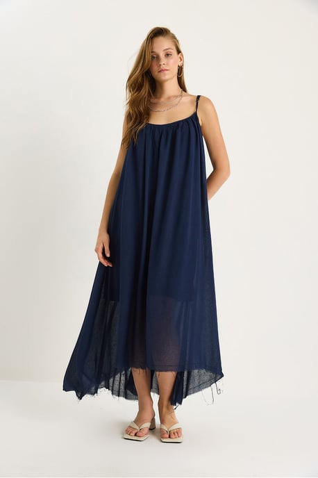 Einfarbiges Midi-Kleid aus Musselin mit Trägern und transparentem Saum - Image 4