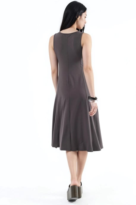 Ärmelloses Midi-Kleid mit Taschen - Image 4