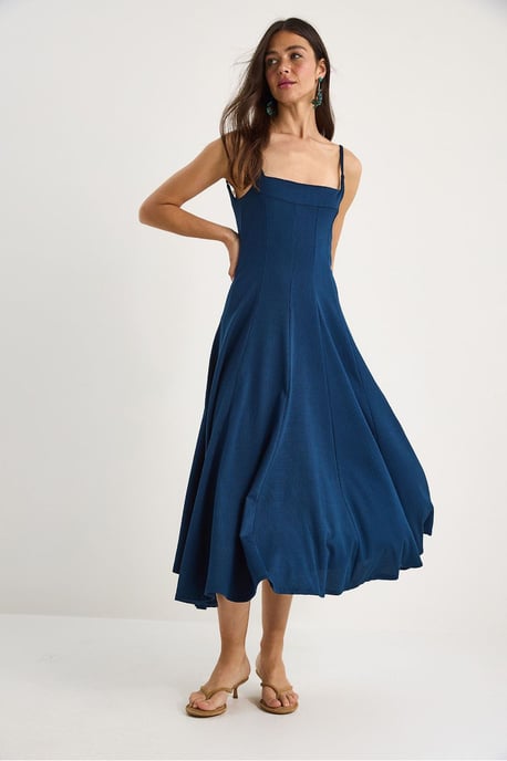 Strukturiertes Midikleid mit quadratischem Kragen - Image 3