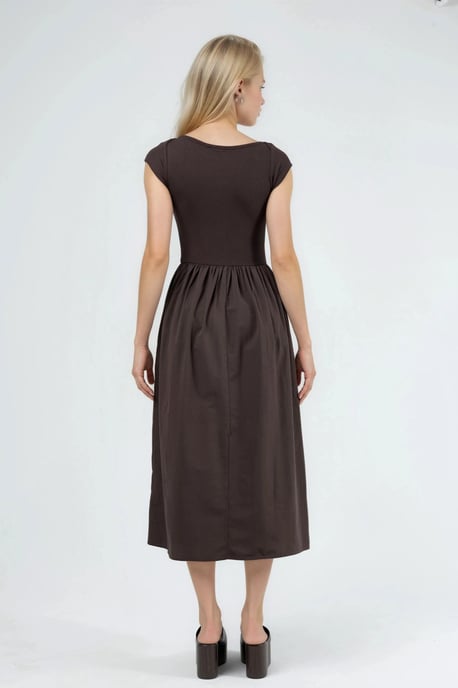 Lässiges Midi-Kleid mit Rundhalsausschnitt - Image 3