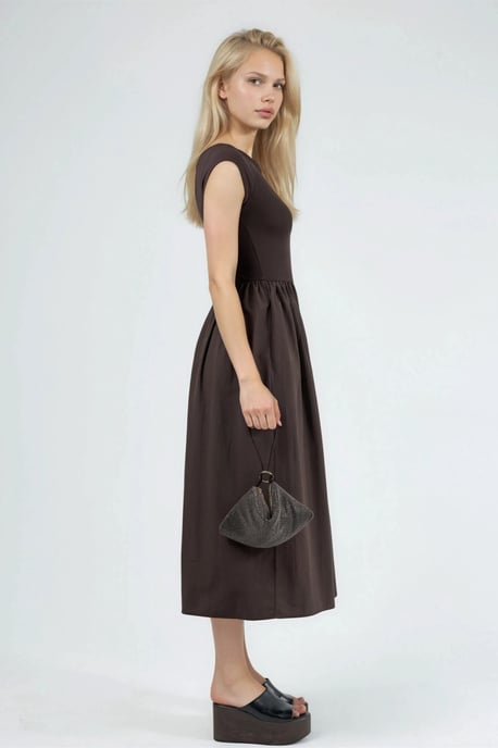 Lässiges Midi-Kleid mit Rundhalsausschnitt - Image 4