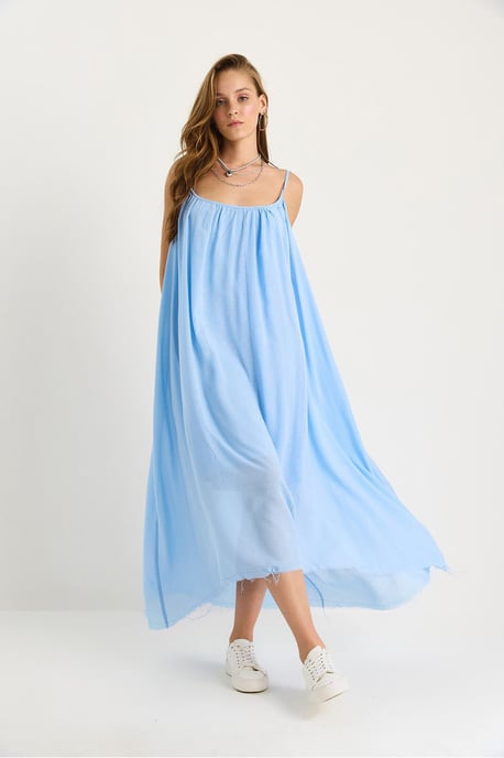 Einfarbiges Spaghettiträgermuslin-Midikleid mit durchscheinendem Saum - Image 3
