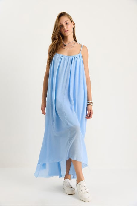Einfarbiges Spaghettiträgermuslin-Midikleid mit durchscheinendem Saum - Image 5
