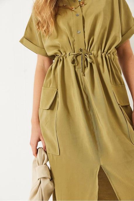 Lässiges Midi-Kleid mit Hemdkragen und Taschen - Image 3