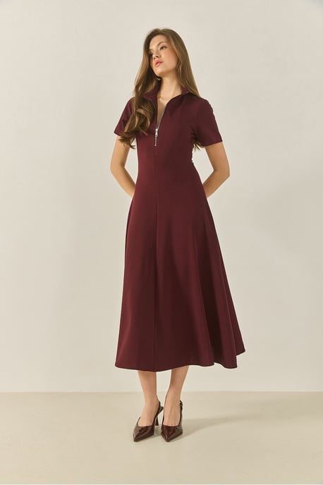Figurbetontes Midikleid mit Reißverschlusskragen - Image 2