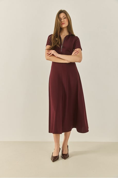 Figurbetontes Midikleid mit Reißverschlusskragen - Image 3