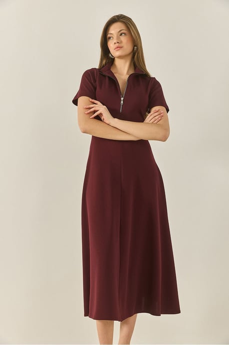 Figurbetontes Midikleid mit Reißverschlusskragen - Image 4