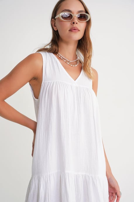 Ärmelloses V-Ausschnitt-Mulldress mit Taschen in Midi-Länge - Image 4