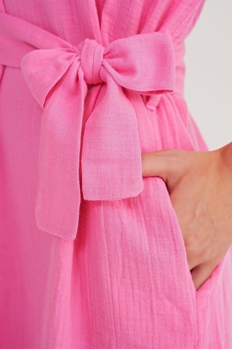 Gekürztes Midi-Kleid mit Gürtel und kurzen Ärmeln - Image 5