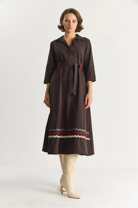 Besticktes Midi-Kleid - Image 2