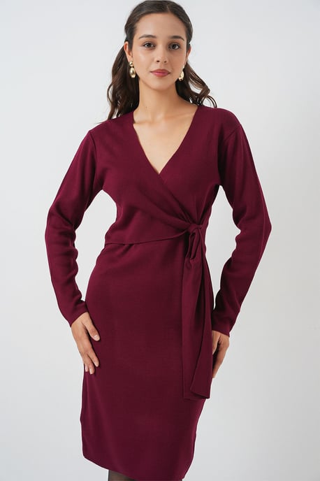 Körperbetontes Midi-Kleid mit V-Ausschnitt und Bindegürtel - Image 1
