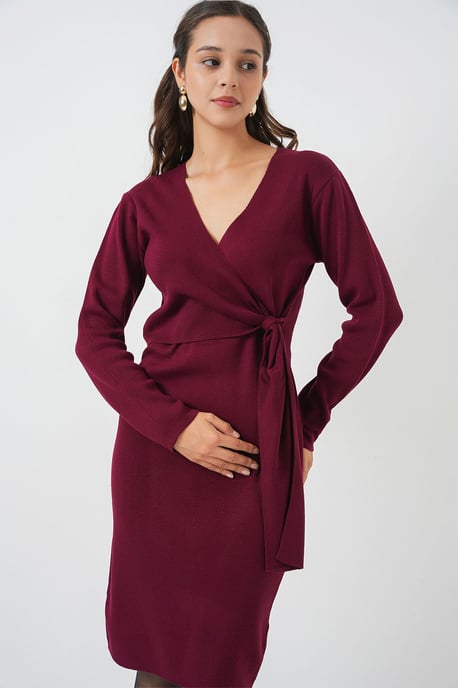 Körperbetontes Midi-Kleid mit V-Ausschnitt und Bindegürtel - Image 3