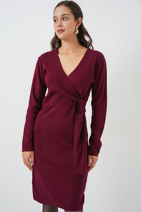 Körperbetontes Midi-Kleid mit V-Ausschnitt und Bindegürtel - Image 4