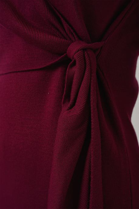 Körperbetontes Midi-Kleid mit V-Ausschnitt und Bindegürtel - Image 5