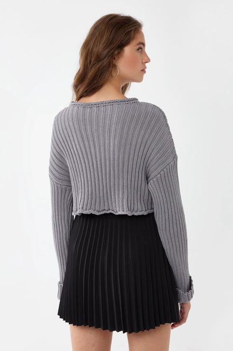 Enganliegender Crewneck-Cropped-Pullover - Image 4