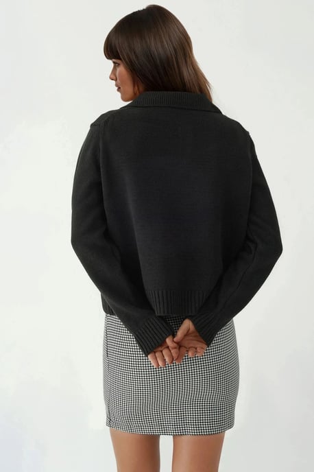 Hiccup Sweater mit Knopfkragen in lässiger Passform - Schwarz - Image 2