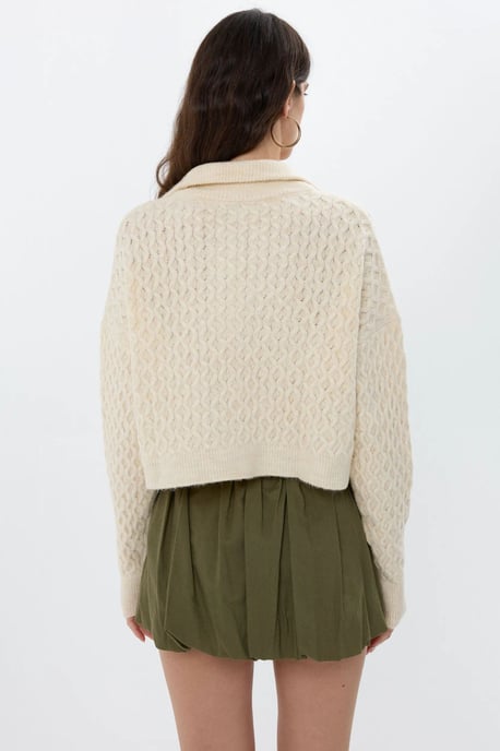 Strukturierter Strickpullover mit Hemdkragen - Image 6