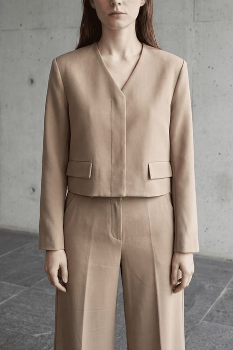 V-Ausschnitt Taillierte Crop-Jacke - Image 2