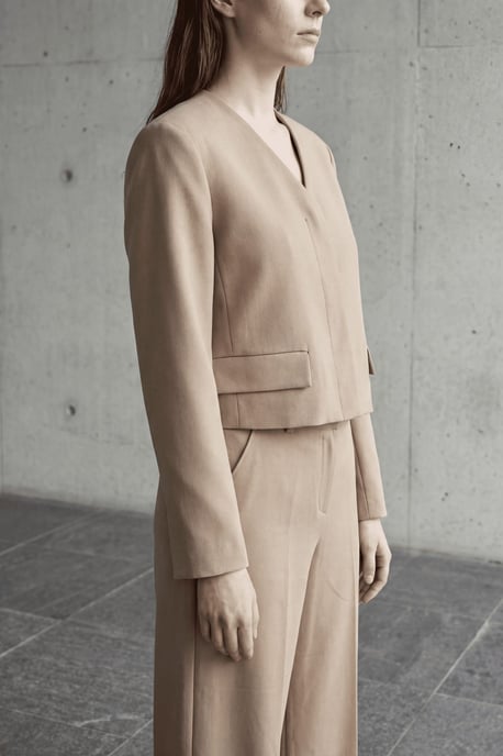 V-Ausschnitt Taillierte Crop-Jacke - Image 3