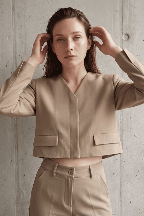 V-Ausschnitt Taillierte Crop-Jacke - Image 5