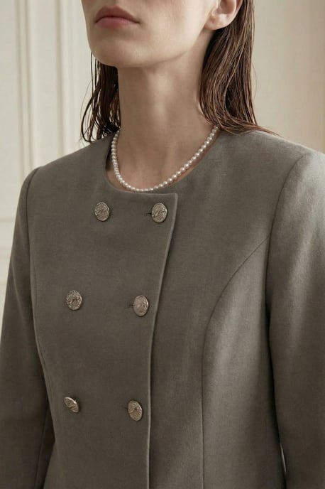 Maßgeschneiderte Kurzjacke aus Tweed mit Knopfleiste - Image 4