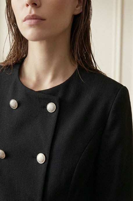 Maßgeschneiderte kurzärmliche Jacke aus Tweed mit Knöpfen - Image 6