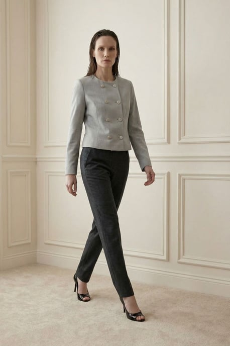 Maßgeschneiderte kurze Jacke aus Tweed mit Knöpfen - Image 6