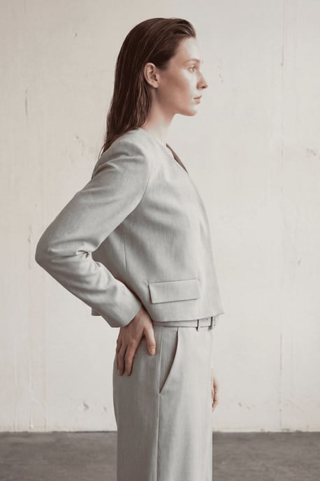 V-Ausschnitt maßgeschneiderte cropped Jacke - Image 4
