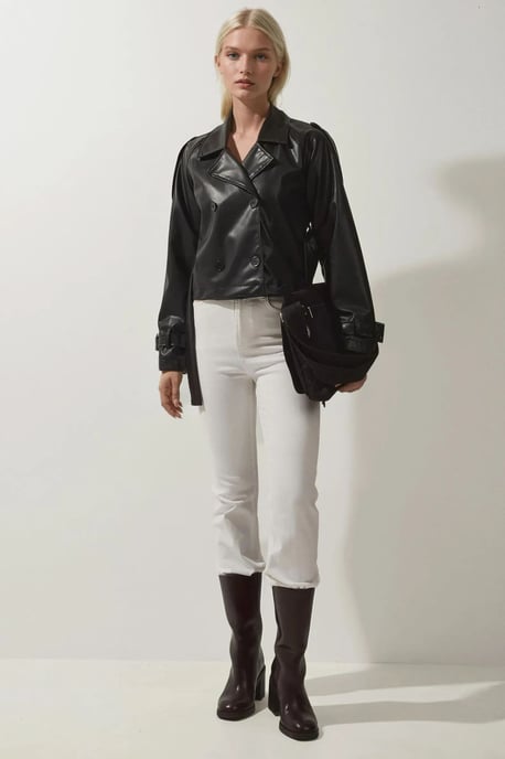 Figurbetonte Doppelreiher-Faux-Lederjacke mit Schleife - Image 5