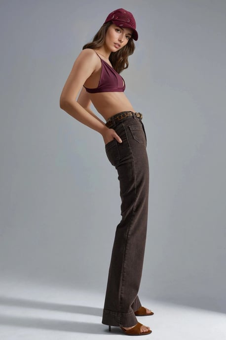 Hochtaillierte Bootcut-Jeans - Image 4