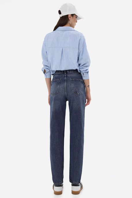 Hochtaillierte Mom-Fit Denim Jeans - Image 5
