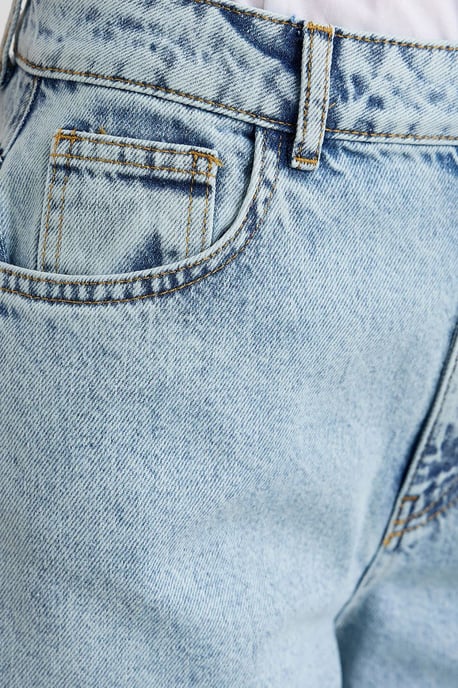 Hoch taillierte gerade Jeans - Image 4