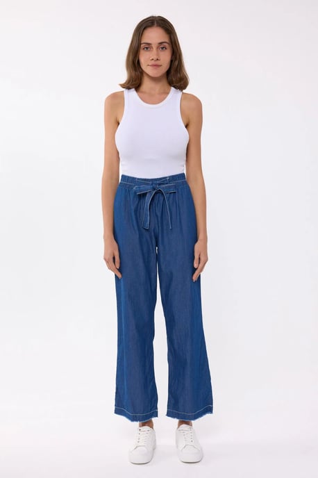 Hoch taillierte Schlagjeans mit Bandgürtel - Image 1