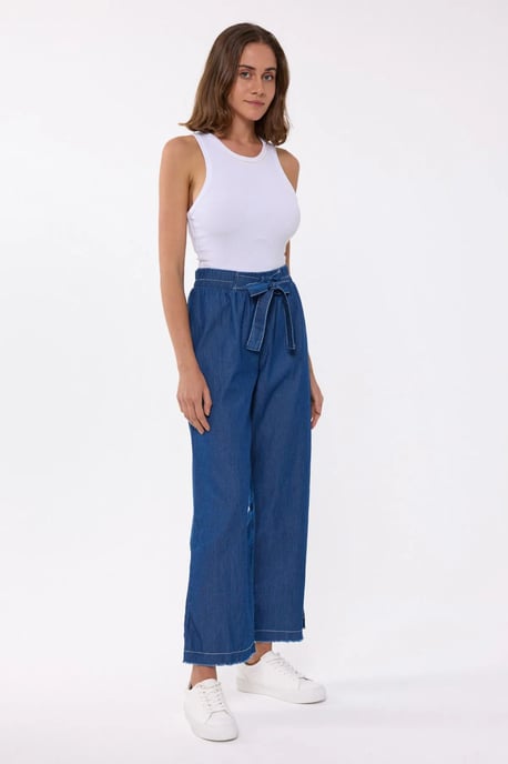 Hoch taillierte Schlagjeans mit Bandgürtel - Image 2