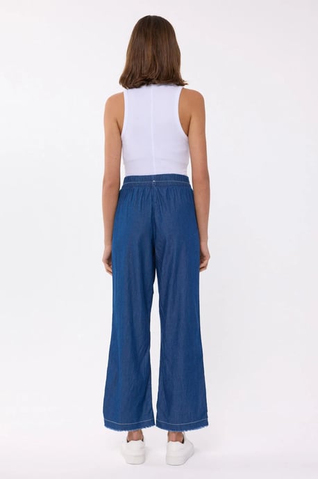 Hoch taillierte Schlagjeans mit Bandgürtel - Image 5