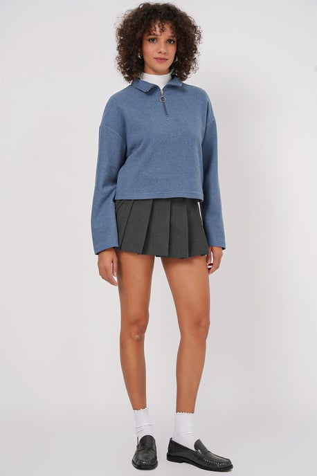 Lockerer Fit Crop-Pullover mit Reißverschlusskragen - Image 2
