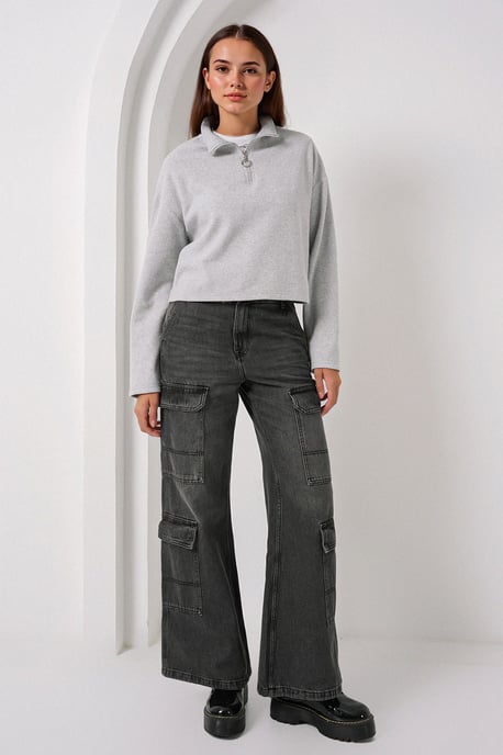 Lockerer Fit Crop-Pullover mit Reißverschlusskragen - Image 2