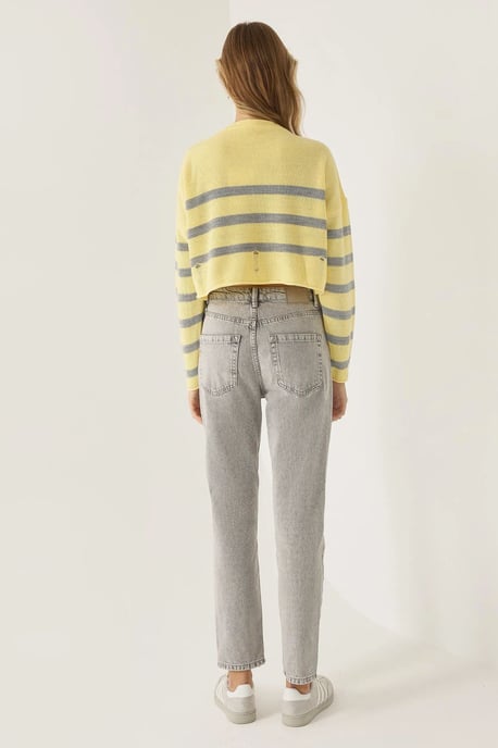 Hochtaillierte Mom Fit Jeans - Image 4