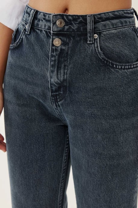 Hochtaillierte Mom-Fit Jeans - Image 3
