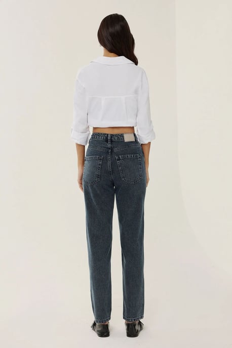 Hochtaillierte Mom-Fit Jeans - Image 4